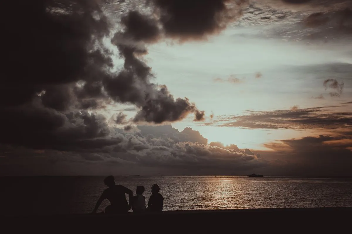 La última luz del día en Bantayan.